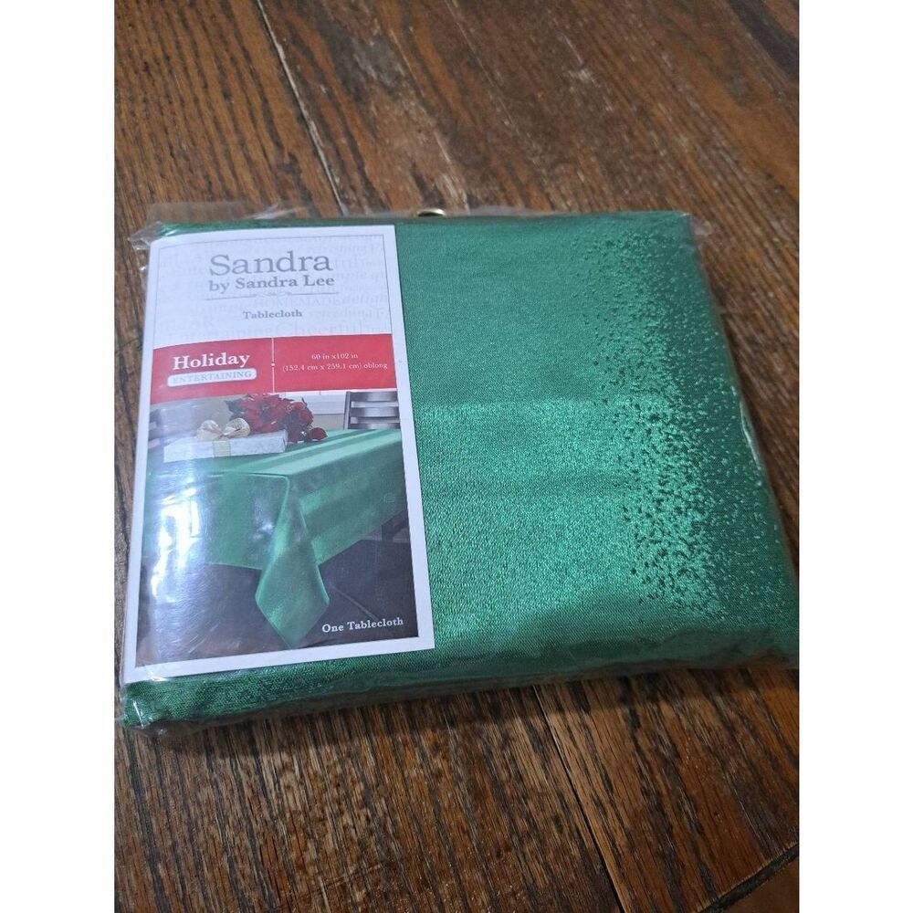 New Sandra Lee Green Satin Look 60"x102" Oblong Christmas Holiday Table Cloth